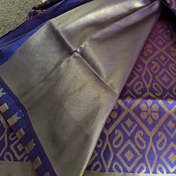 Purple Banarasi silk  Saree with allover  Gold Zari Work + Blouse fabric - Picture 7 of 15